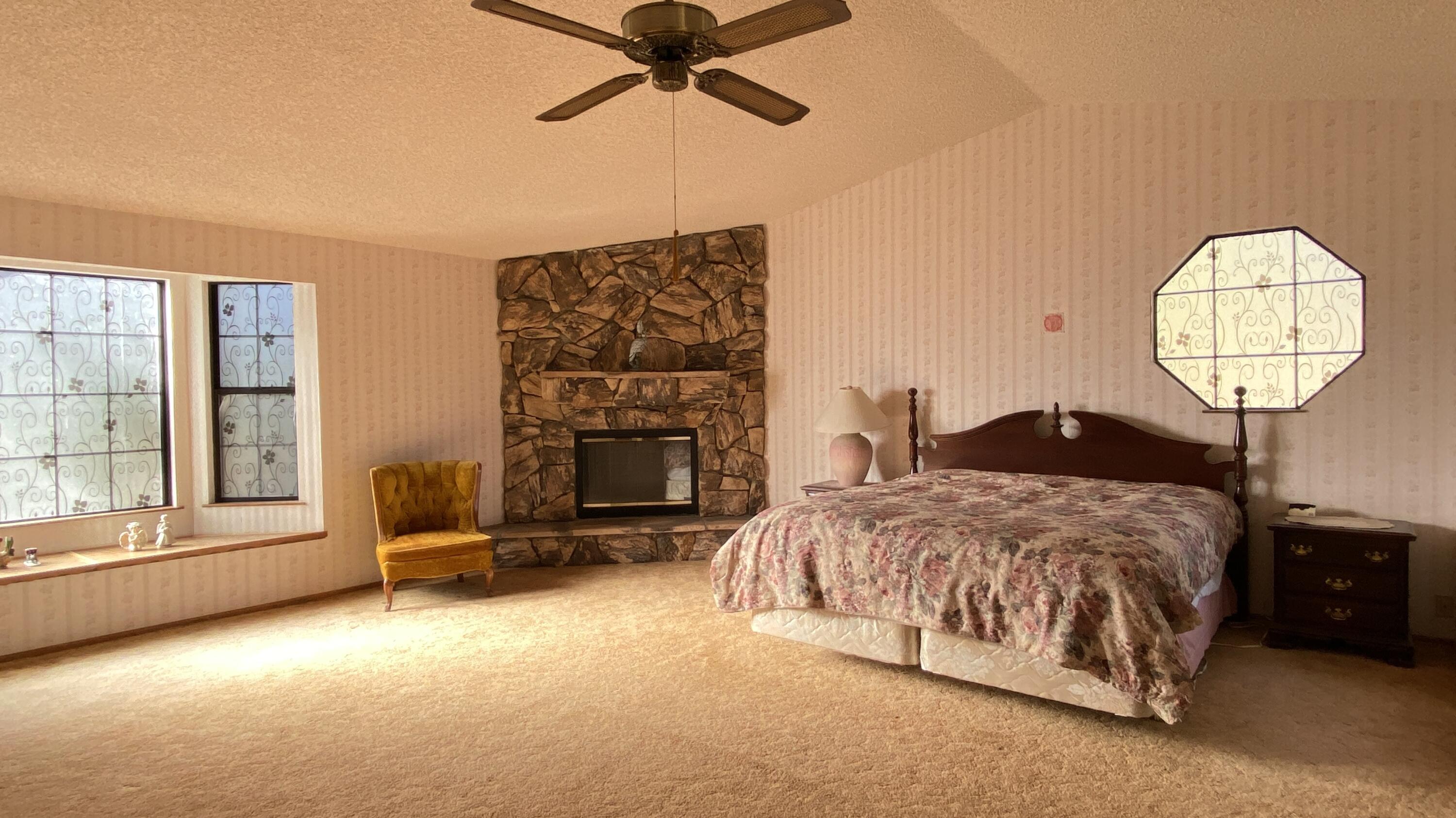 5355 Campbell Road Lompoc, CA 93436 - Photo 16 of 35 a spacious bedroom with a bed a table and chair