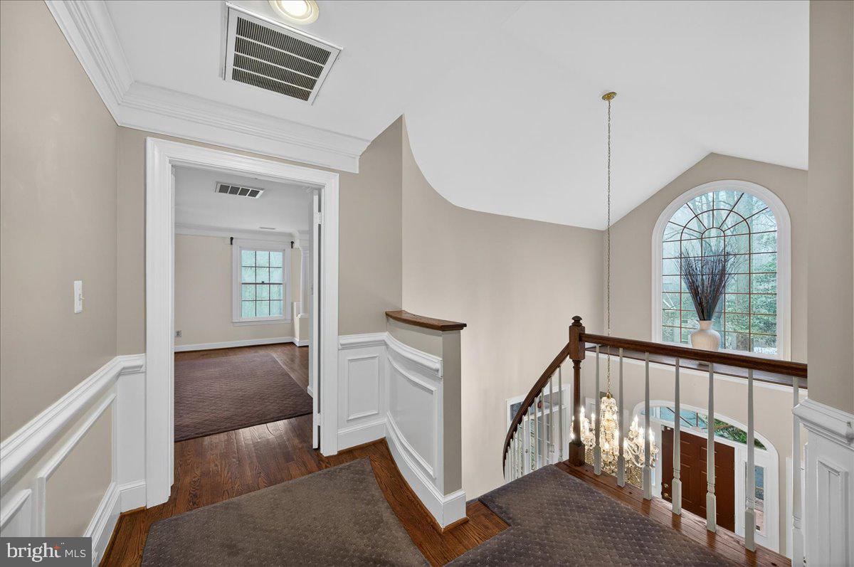 6612 Colchester Road Clifton, VA 20124 - Photo 31 of 93 Elegant upper hall