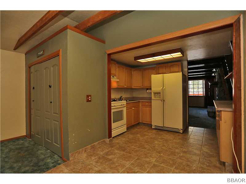 598 Riverside Avenue Sugarloaf, CA 92386 - Photo 7 of 25 Dining Room.