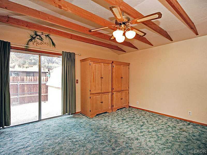 598 Riverside Avenue Sugarloaf, CA 92386 - Photo 8 of 25 Dining Room.