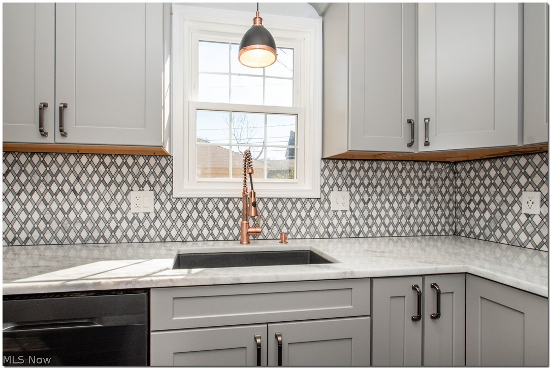 2611 Fenwick Road Cleveland, OH 44118 - Photo 10 of 35 Gallery Image 10
