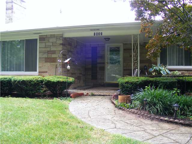 1033 McNaughten Road Columbus, OH 43213 - Photo 3 of 13 Gallery Image 3