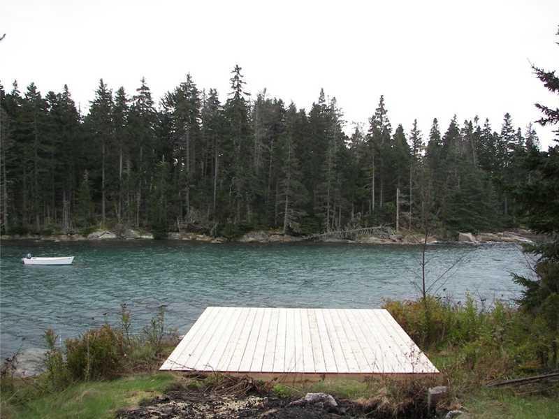 34 Strawson Road Vinalhaven, ME 04863 - Photo 2 of 4 Exterior Front.