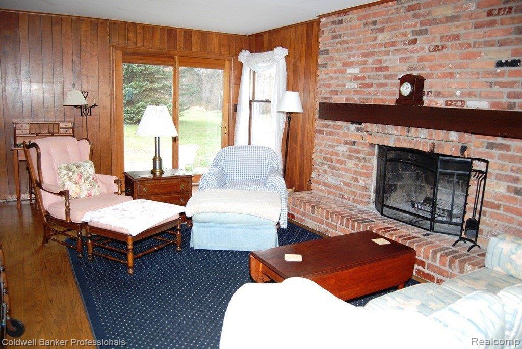9481 North Ridge Road Plymouth, MI 48170 - Photo 10 of 20 Family Room Pic. #2