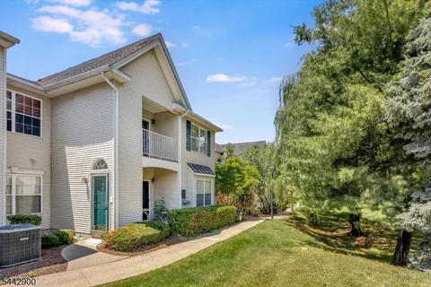 $479,000 | 200 Cambridge Court, Unit 200, Clifton, NJ 07014