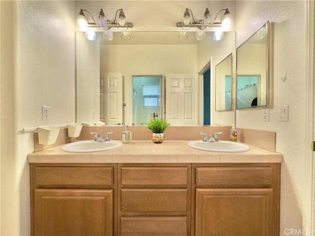 11265 Runyan Road Beaumont, CA 92223 - Photo 67 of 138 Dual Sinks for secondary Bathroom