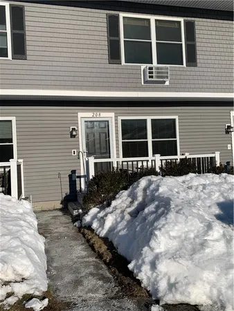$1,950 | 200 Post Road, Unit 208, Warwick, RI 02888