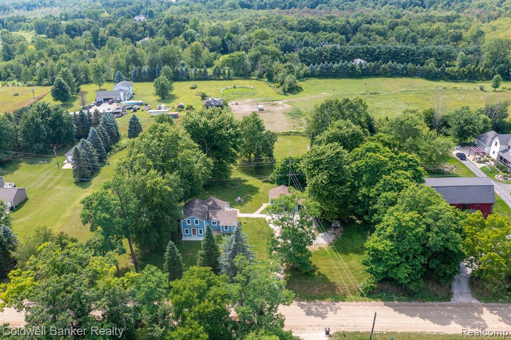 205 North Kellogg Road Howell, MI 48843 - Photo 6 of 47