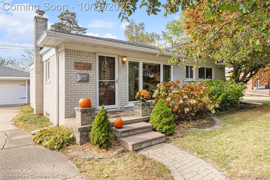 829 Duke Road Milford, MI 48381 - Photo 2 of 25