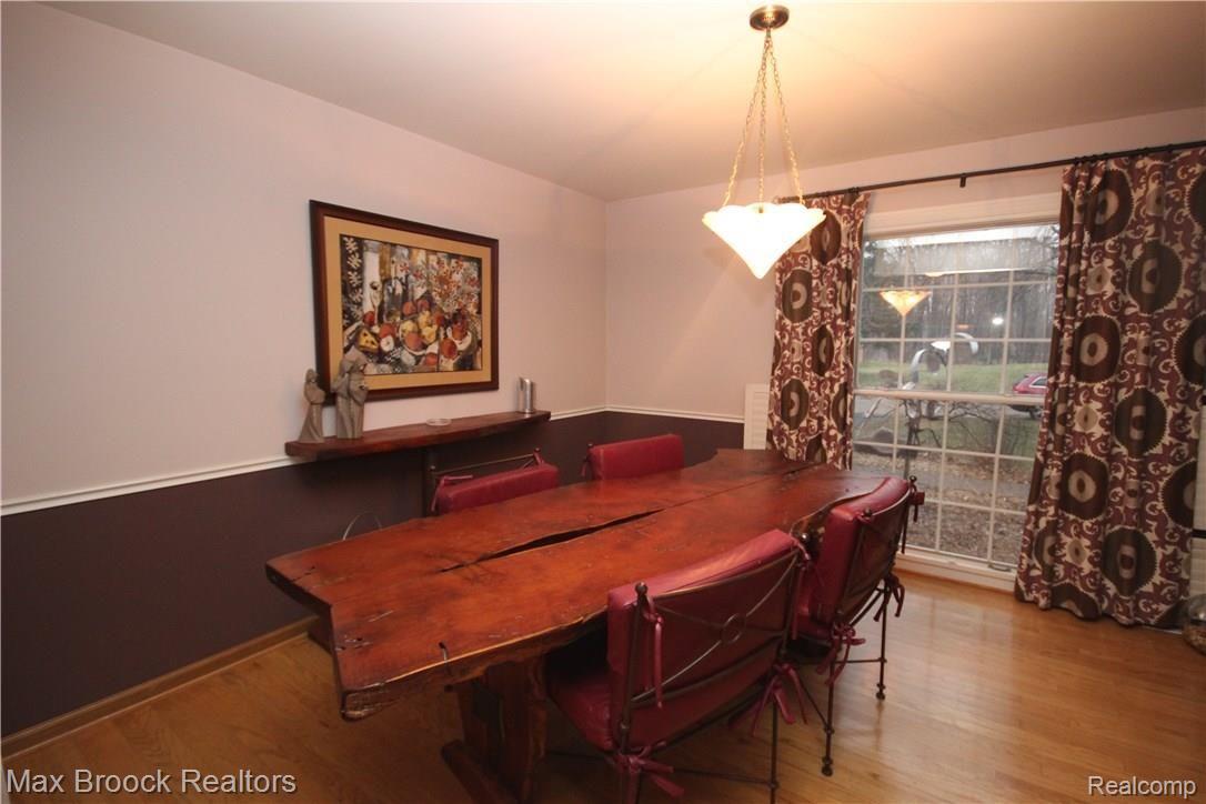 32630 Old Post Road Franklin, MI 48025 - Photo 12 of 33 Large dining room can fit even your biggest dinner parties