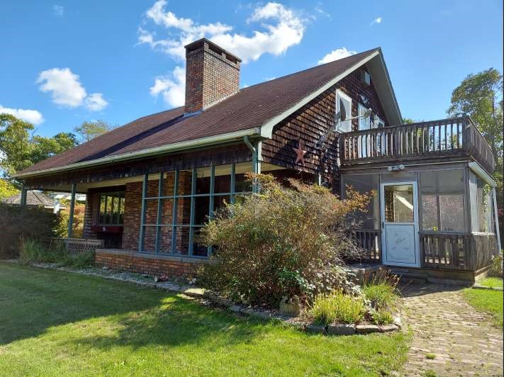 911 E Road Tiverton, RI 02878 - Photo 2 of 20