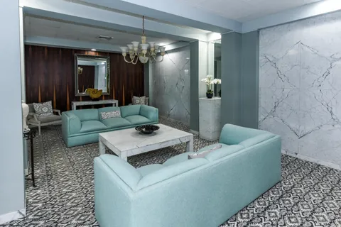 $400,000 | 2860 South Ocean Boulevard, Unit 202, Palm Beach, FL 33480