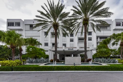 $400,000 | 2860 South Ocean Boulevard, Unit 202, Palm Beach, FL 33480