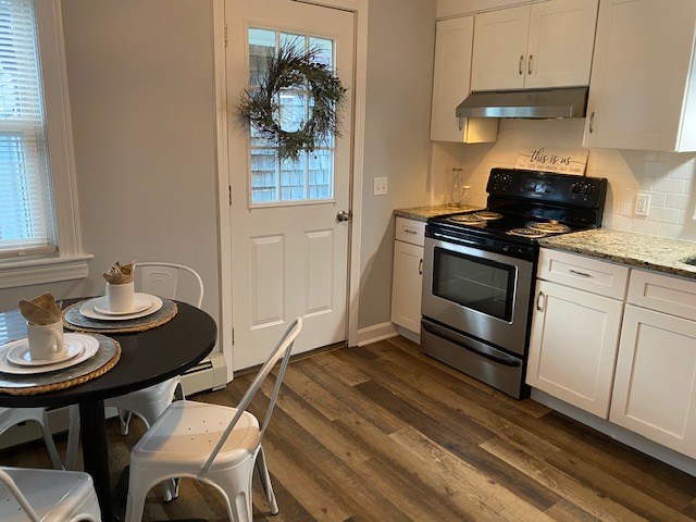 78 Delwood Road Warwick, RI 02889 - Photo 12 of 34 New floorring and painted Kitchen