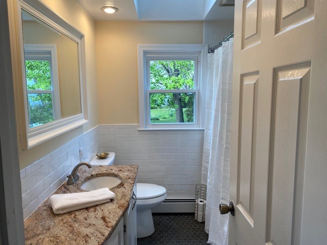 78 Delwood Road Warwick, RI 02889 - Photo 22 of 34 Newly painted and tiled Backsplash, Walls, Shower - Floor too!