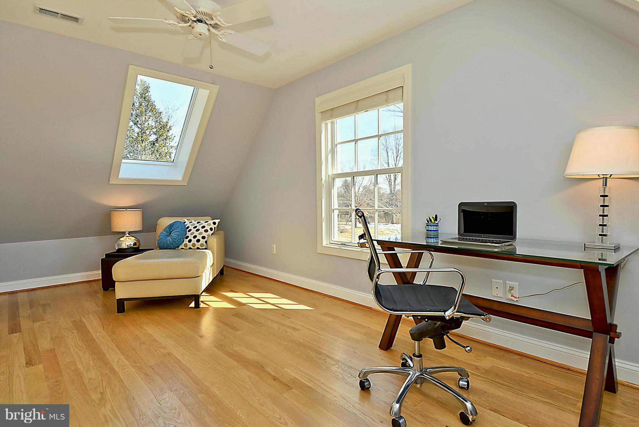624 Truxton Road Annapolis, MD 21409 - Photo 18 of 30 a workspace with furniture and window