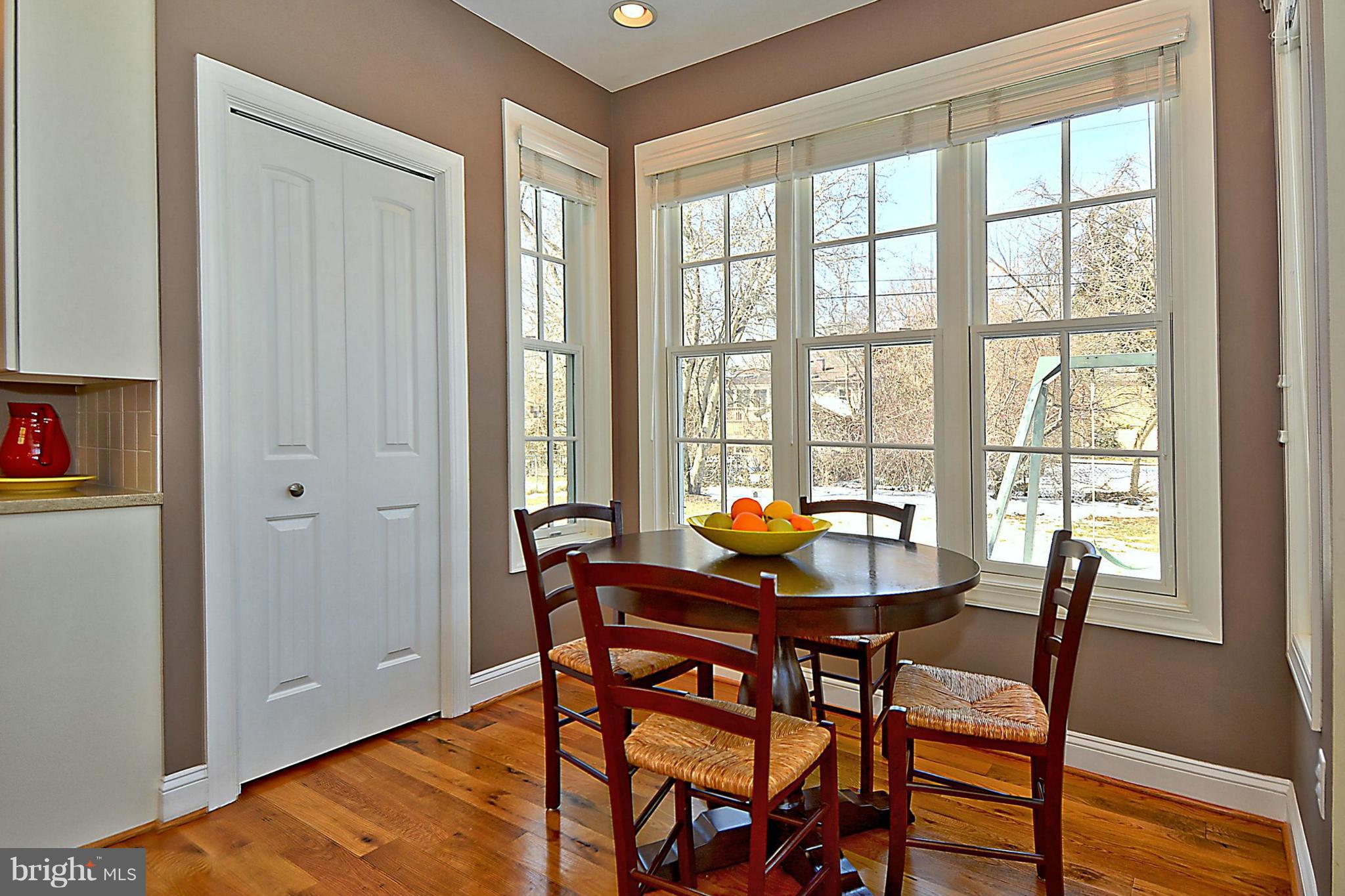 624 Truxton Road Annapolis, MD 21409 - Photo 9 of 30 a dining room with furniture and window
