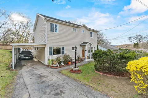 a view of a house with backyard
