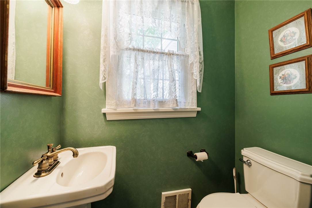 37 Heatherwood Road Perinton, NY 14450 - Photo 14 of 42 1st floor powder room