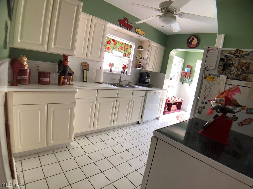 895 Roland Road Cleveland, OH 44124 - Photo 9 of 29