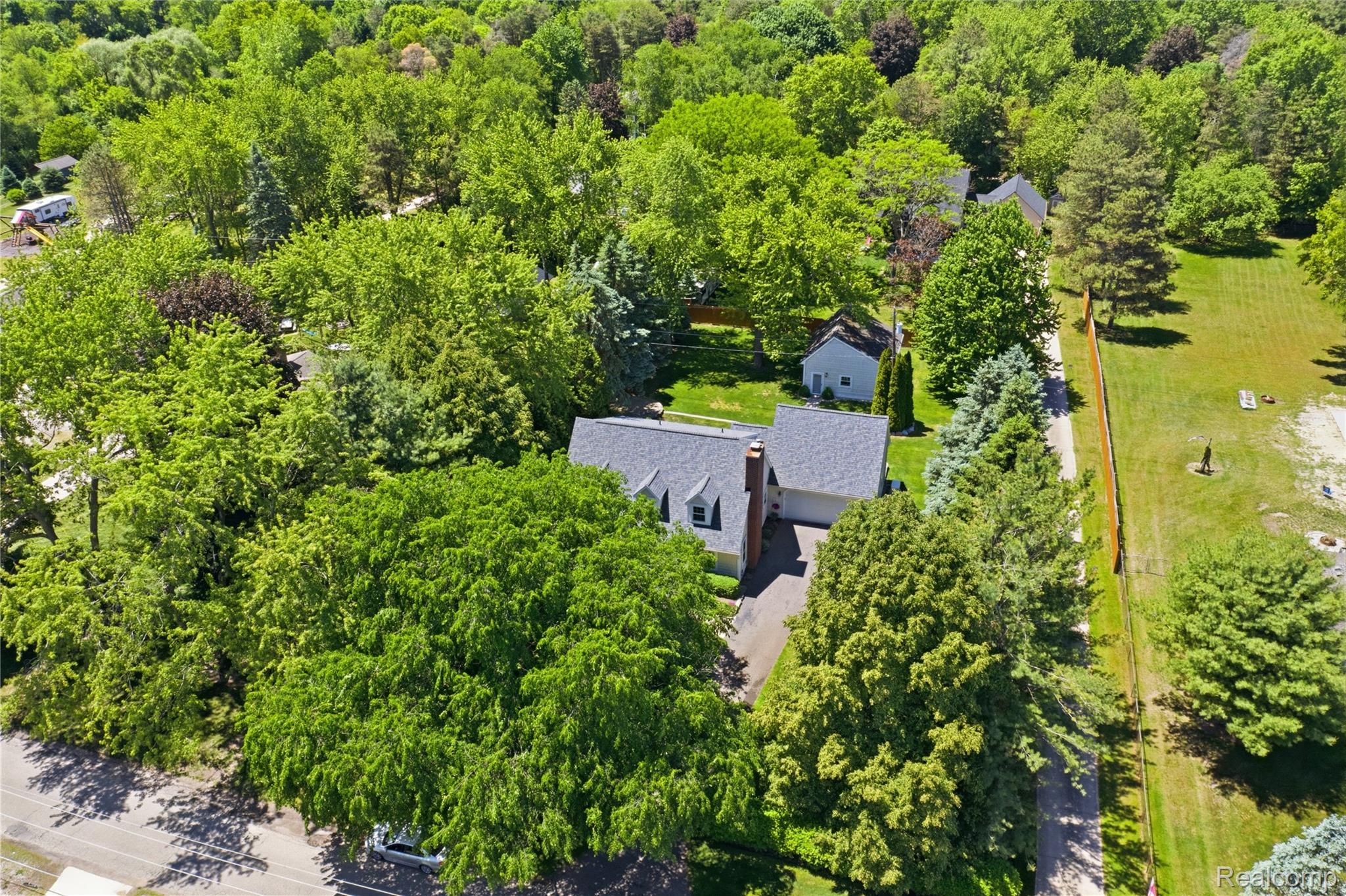 830 Hemingway Road Lake Orion, MI 48362 - Photo 64 of 70 DJI_0687.jpg