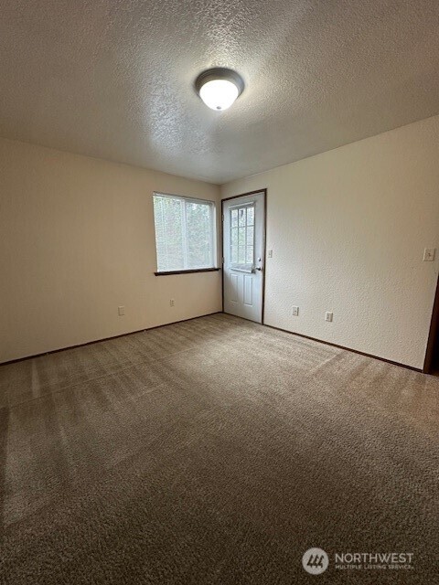 5303 149th Street Southwest, Unit 1 Edmonds, WA 98026 - Photo 10 of 16 Gallery Image 10