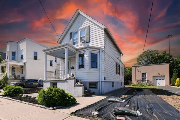 $3,100 | 241 Maple Street, Secaucus, NJ 07094