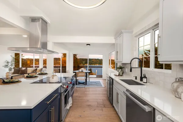 $1,600,000 | 11753 Lakeside Avenue Northeast, Seattle, WA 98125