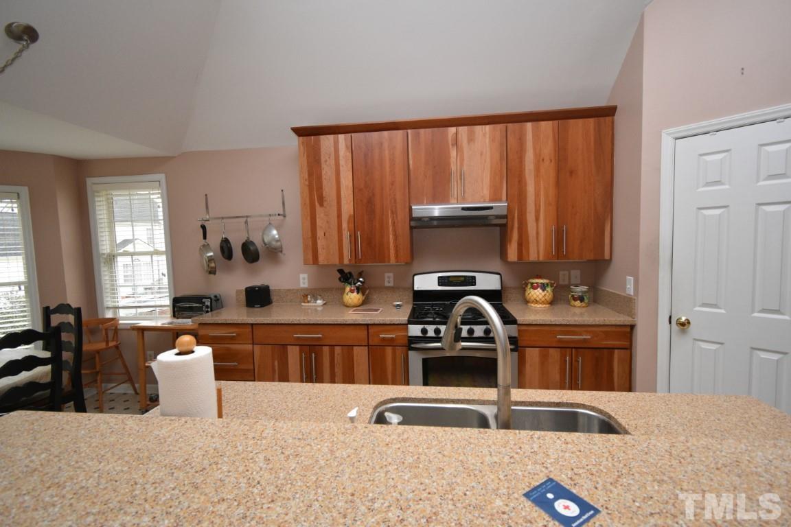 9904 Wyngate Ridge Drive Raleigh, NC 27617 - Photo 15 of 39 a kitchen with a stove a sink and a refrigerator