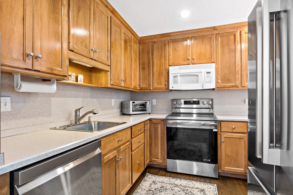 305 Centre Ln., Unit 305 Walpole, MA 02081 - Photo 12 of 42