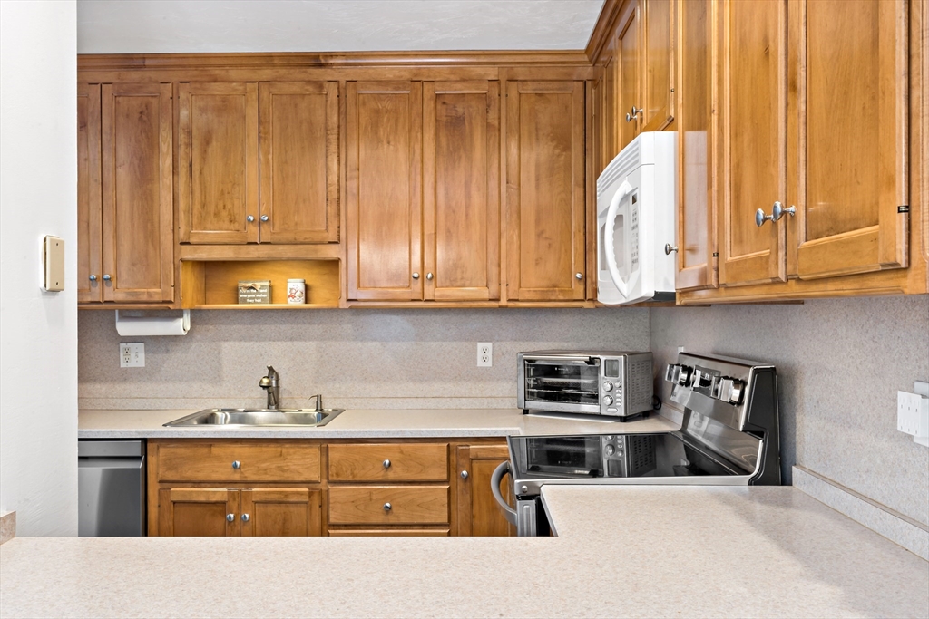 305 Centre Ln., Unit 305 Walpole, MA 02081 - Photo 14 of 42