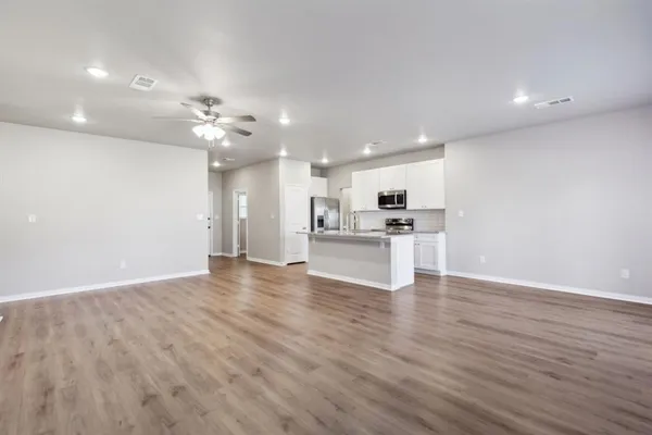 $2,095 | 820 Brookside Drive, Springtown, TX 76082