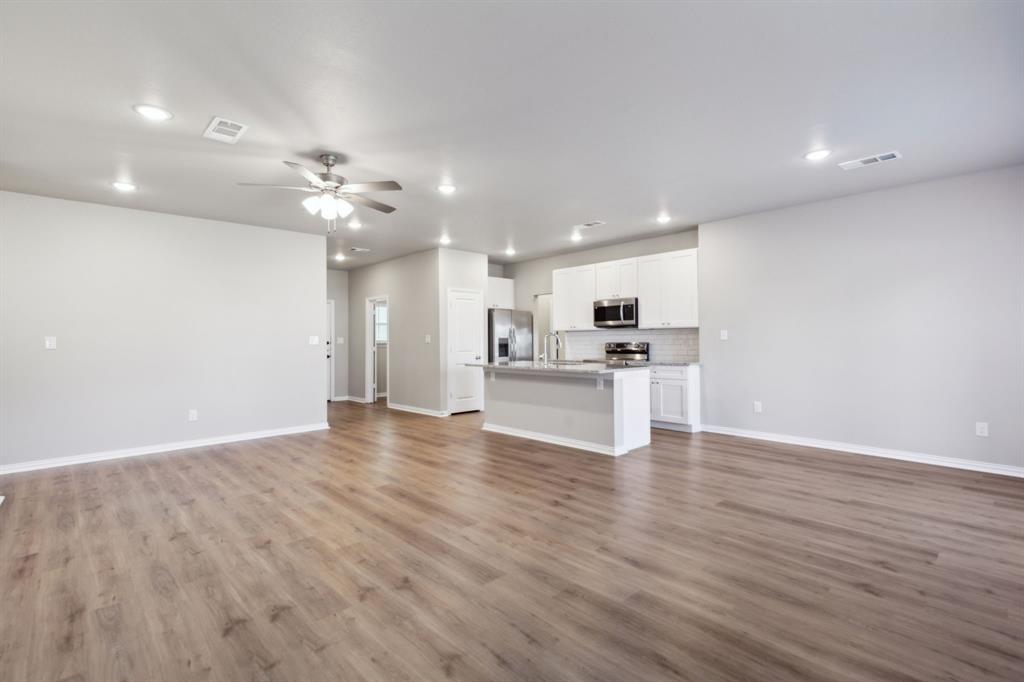 820 Brookside Drive Springtown, TX 76082 - Photo 13 of 25