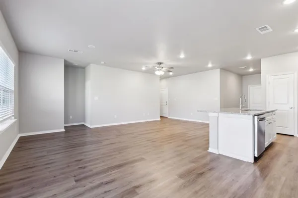 $2,095 | 820 Brookside Drive, Springtown, TX 76082