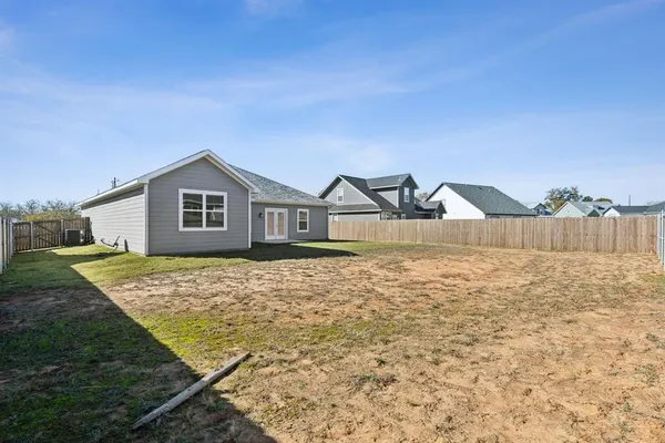 $2,095 | 820 Brookside Drive, Springtown, TX 76082