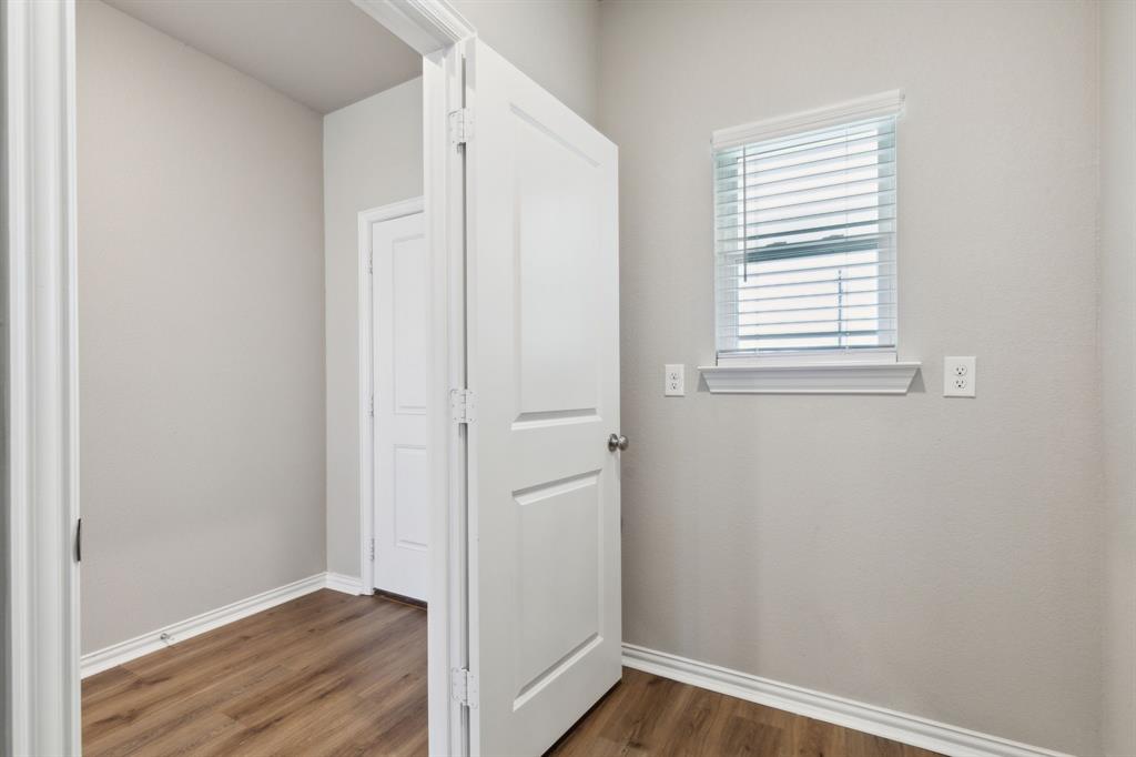 820 Brookside Drive Springtown, TX 76082 - Photo 4 of 25