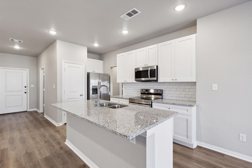 820 Brookside Drive Springtown, TX 76082 - Photo 6 of 25