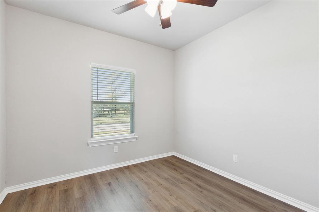 820 Brookside Drive Springtown, TX 76082 - Photo 10 of 25