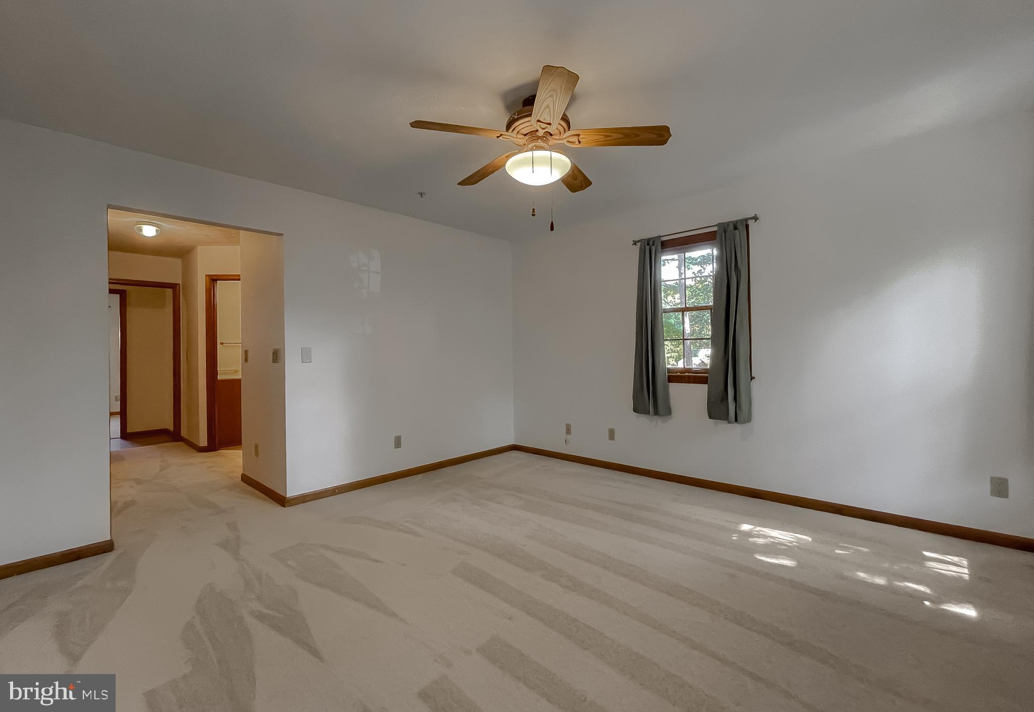 44059 Fieldstone Way California, MD 20619 - Photo 5 of 42 an empty room with closet and windows