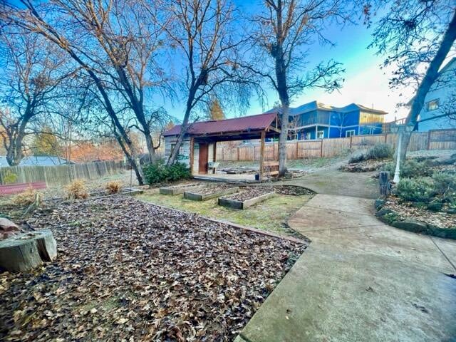 425 Rodale Drive Eagle Point, OR 97524 - Photo 21 of 26 Nice shed for all of your gardening tools and supplies