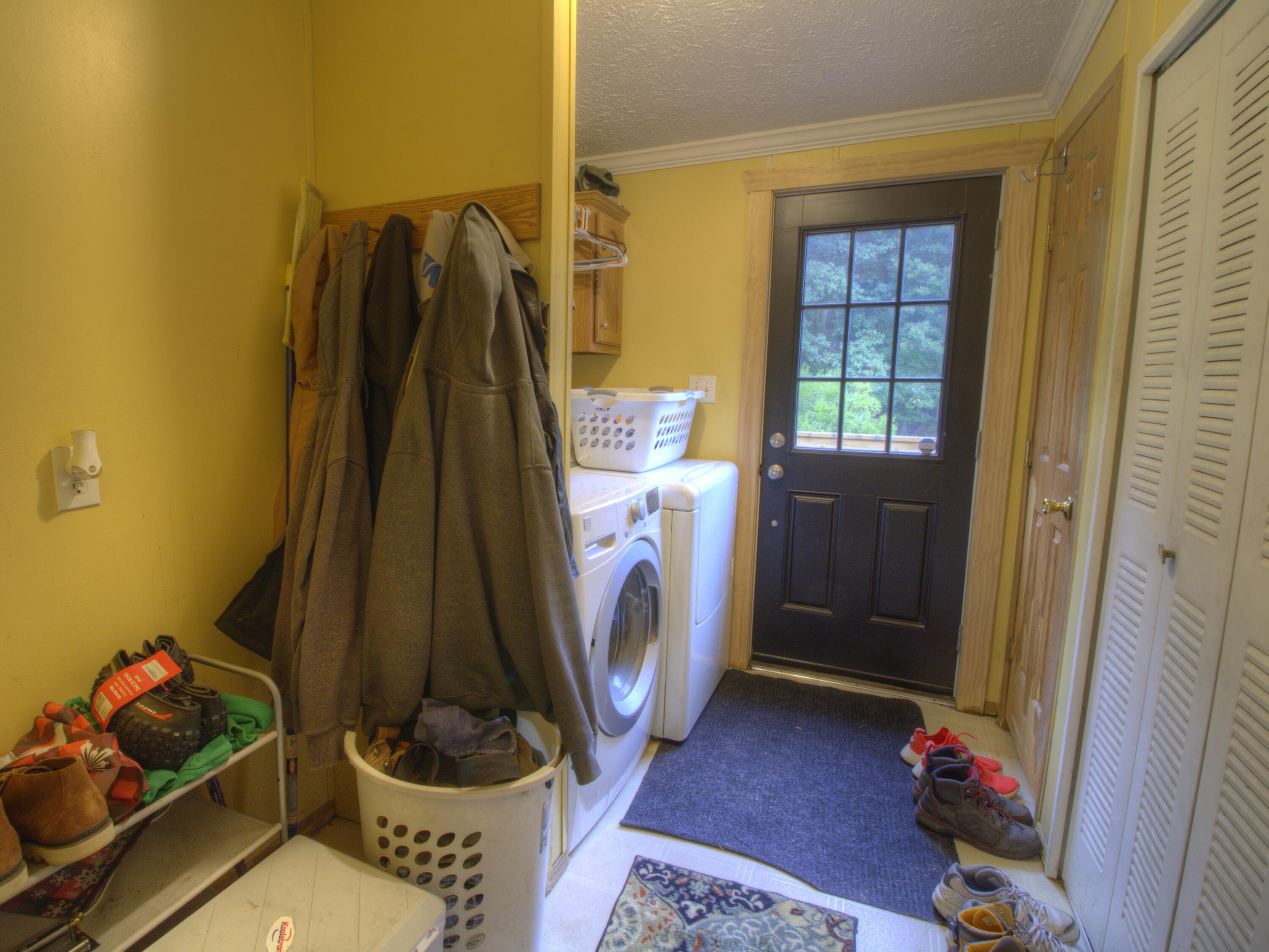 8529 Newcomb Road Vestaburg, MI 48891 - Photo 18 of 24 laundry