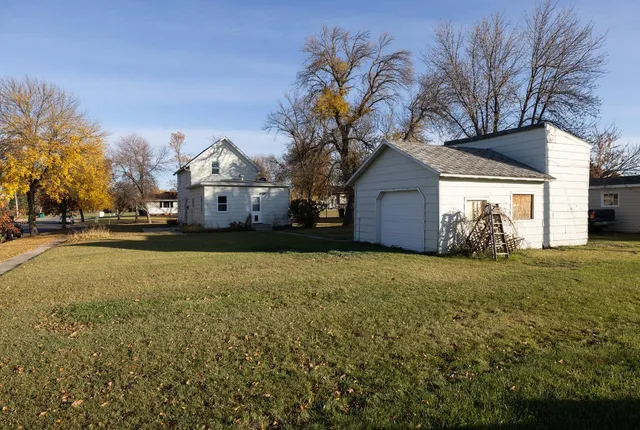 $85,000 | 222 6th Street Northeast, Hillsboro, ND 58045