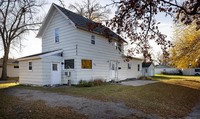 $85,000 | 222 6th Street Northeast, Hillsboro, ND 58045