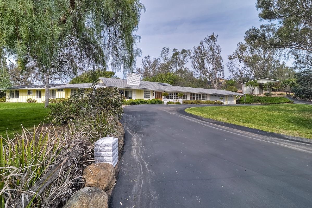 17514 Rancho Del Rio Rancho Santa Fe, CA 92067 - Photo 3 of 25