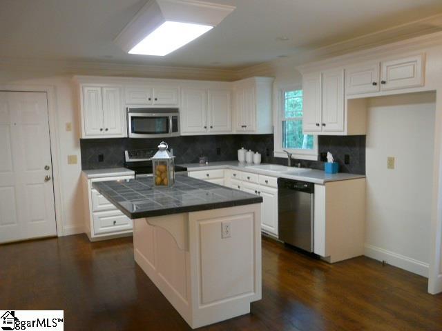 114 Perry Hill Road Easley, SC 29640 - Photo 6 of 24