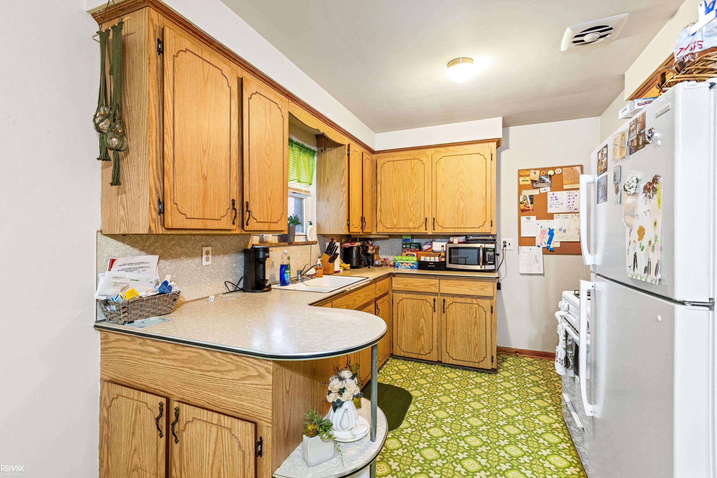 8480 Canal Road Sterling Heights, MI 48314 - Photo 9 of 32 50141458-eb26a51b-e68c-4d89-aef1-993301671967.JPG
