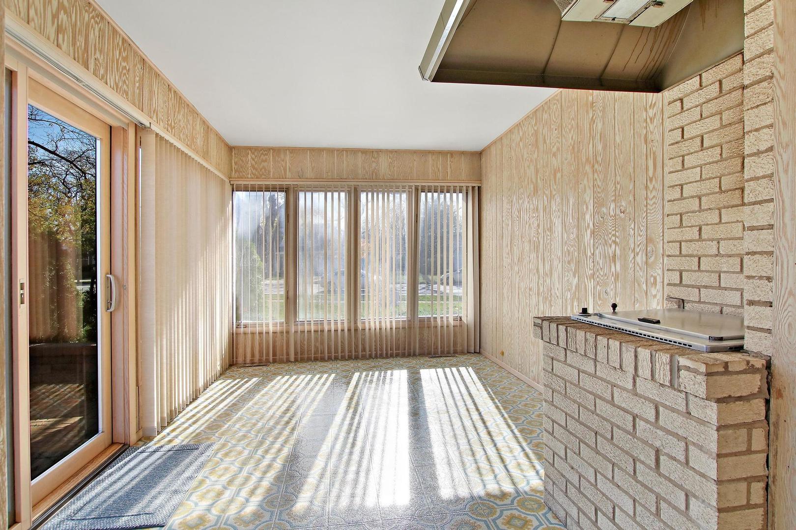 1155 Cayuga Drive Northbrook, IL 60062 - Photo 12 of 28 a view of a balcony with wooden floor