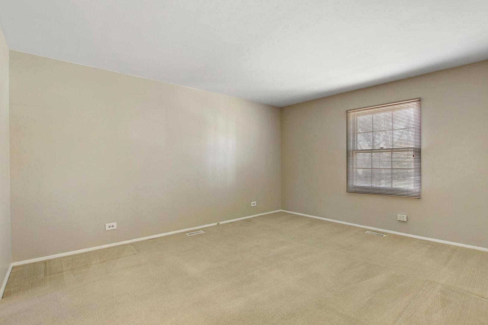1155 Cayuga Drive Northbrook, IL 60062 - Photo 16 of 28 an empty room with windows