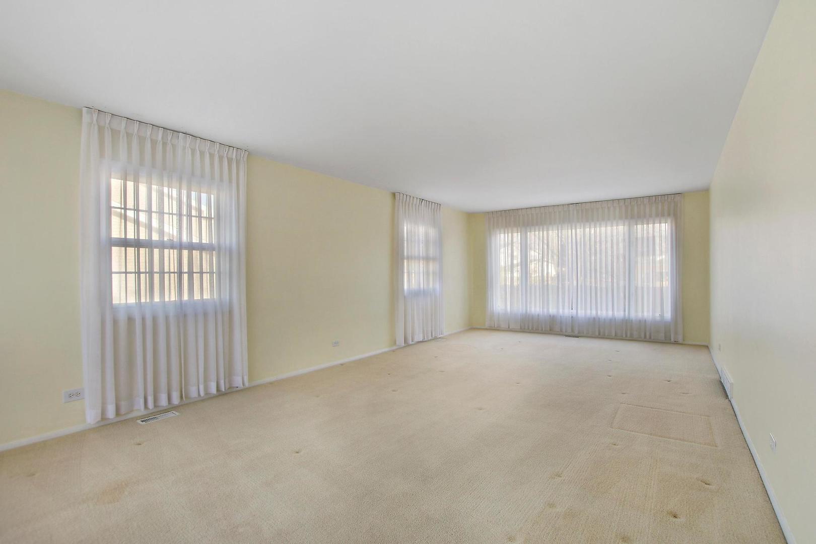 1155 Cayuga Drive Northbrook, IL 60062 - Photo 3 of 28 a view of an empty room with a window