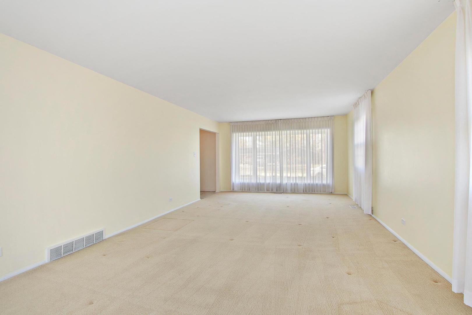 1155 Cayuga Drive Northbrook, IL 60062 - Photo 4 of 28 a view of an empty room with a window